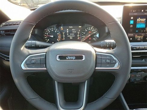 New 2026 Jeep Compass Latitude image 13