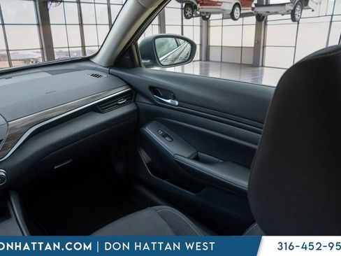Used 2025 Nissan Altima 2.5 SV FWD image 17