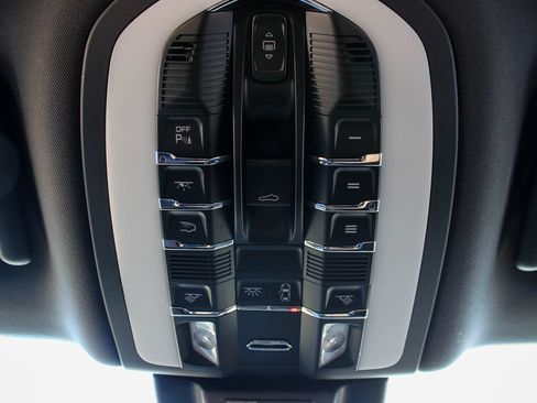 Used 2020 Porsche Macan AWD/4WD image 50