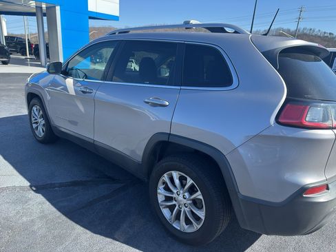 Used 2019 Jeep Cherokee Latitude w/ Cold Weather Group image 6