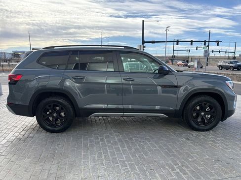 Certified 2025 Volkswagen Atlas Peak Edition SE image 8