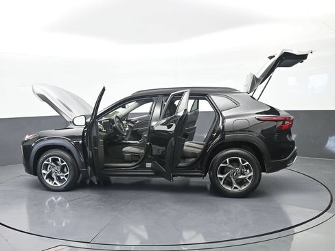 Used 2025 Chevrolet Trax LT FWD image 70