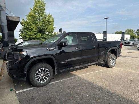 Used 2022 GMC Sierra 1500 AT4 w/ AT4 Premium Package AWD/4WD image 3