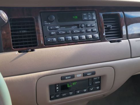 Used 2000 Lincoln Town Car Signature RWD image 27