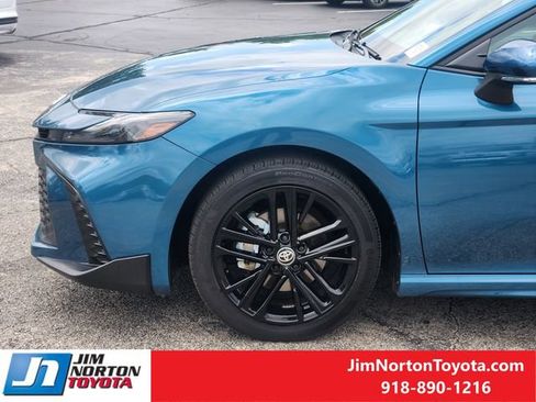 Used 2025 Toyota Camry SE w/ Multimedia Upgrade Package AWD/4WD image 9