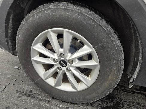 Used 2019 Kia Sorento LX w/ LX Convenience Package image 43