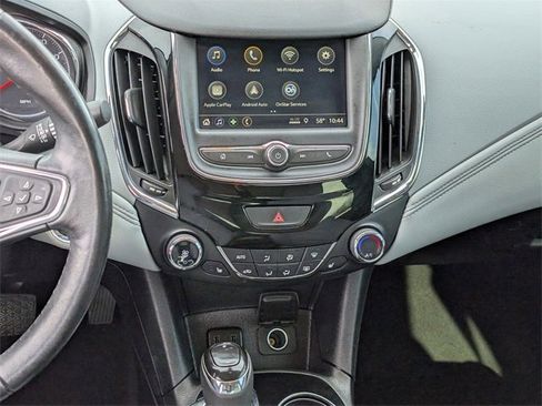 Used 2019 Chevrolet Cruze Premier image 12