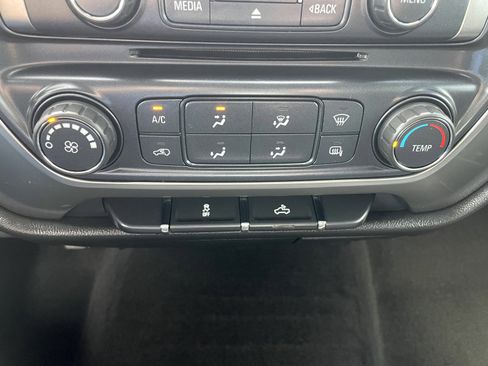 Used 2018 Chevrolet Silverado 1500 LT AWD/4WD image 18