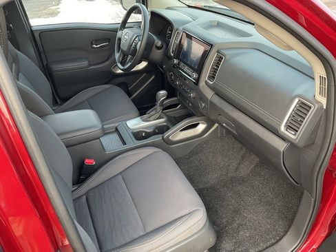 Used 2024 Nissan Frontier SV image 18