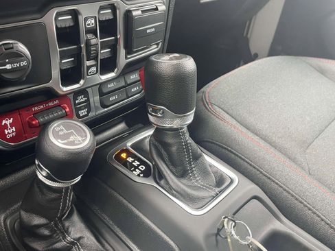 Used 2024 Jeep Wrangler Unlimited Rubicon image 30