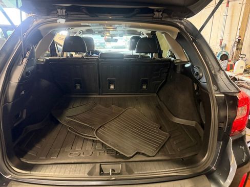 Used 2017 Subaru Outback 2.5i Limited AWD/4WD image 18