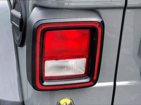 Used 2023 Jeep Wrangler Sahara image 32