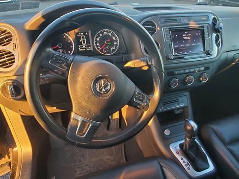 Used 2017 Volkswagen Tiguan S image 14