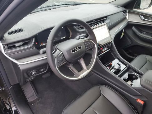 New 2025 Jeep Grand Cherokee Limited image 9