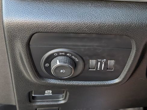 Used 2023 Jeep Grand Cherokee L Limited AWD/4WD image 23