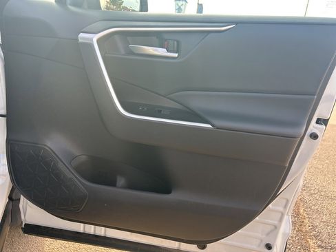 Used 2025 Toyota RAV4 XLE image 17