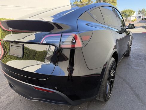 Used 2022 Tesla Model Y Long Range AWD/4WD image 8