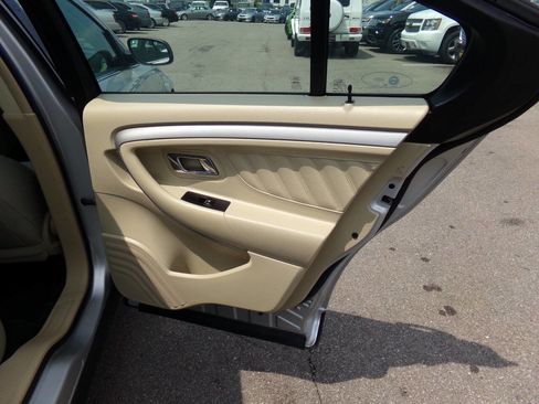 Used 2016 Ford Taurus SE image 22