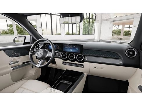 Used 2025 Mercedes-Benz GLB 250 4MATIC image 6