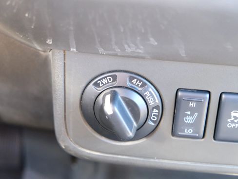 Used 2021 Nissan Frontier PRO-4X w/ Pro-4x Utility Package image 32