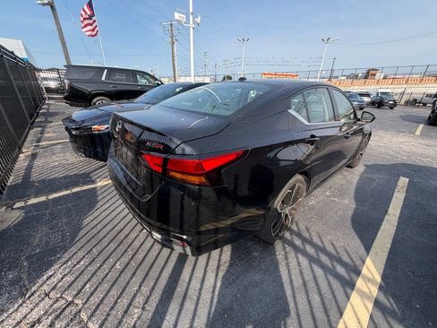 Used 2024 Nissan Altima 2.5 SR FWD image 4