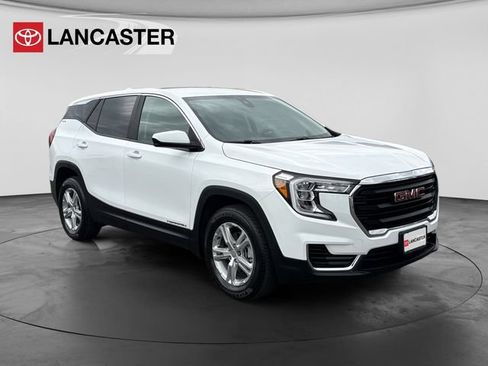 Used 2024 GMC Terrain SLE FWD image 1