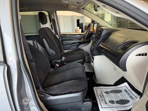Used 2017 Dodge Grand Caravan SE image 11
