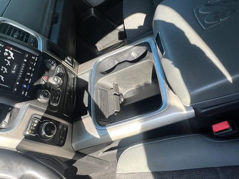 Used 2018 RAM 1500 SLT AWD/4WD image 14