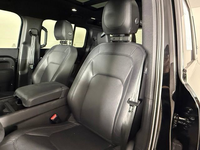 Used 2024 Land Rover Defender 110 S AWD/4WD image 6