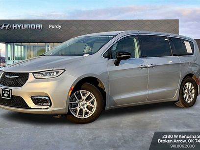 Used 2024 Chrysler Pacifica Touring-L