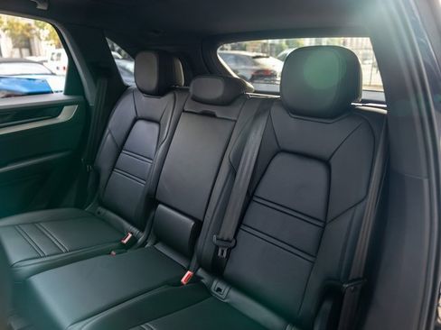 Certified 2025 Porsche Cayenne S image 40