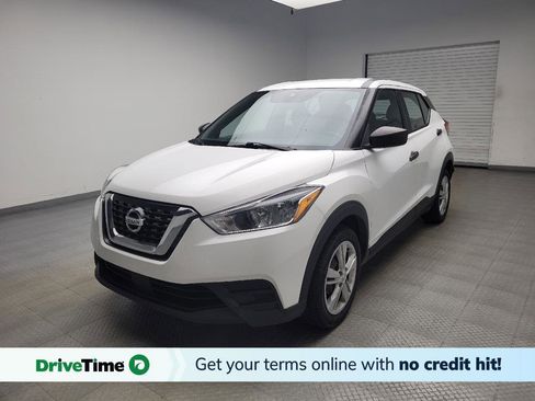 Used 2020 Nissan Kicks S image 1