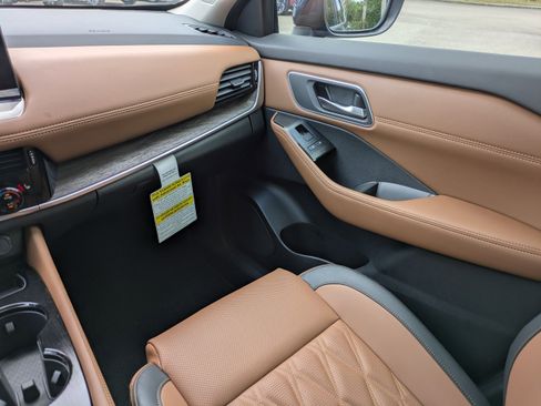 New 2026 Nissan Rogue Platinum AWD/4WD image 19