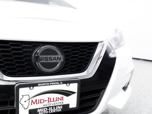 Used 2020 Nissan Versa S FWD image 4