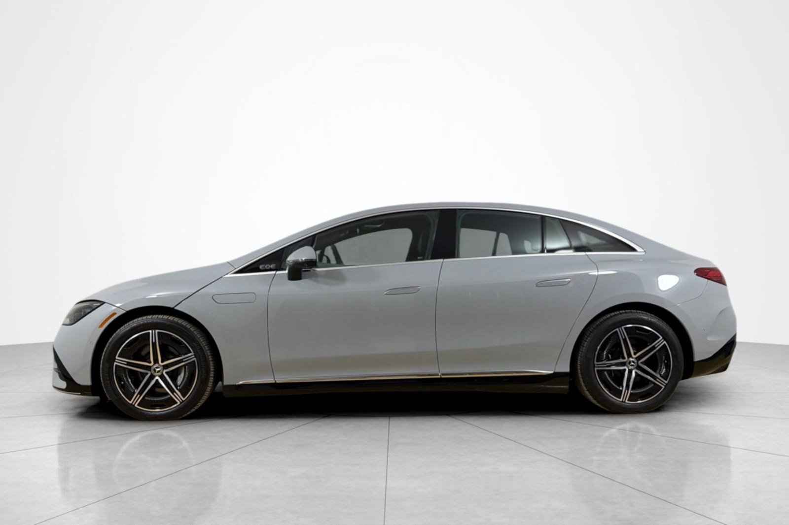 Used 2023 Mercedes-Benz EQE 350+ 4MATIC Sedan image 2