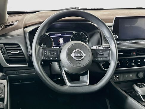 Used 2023 Nissan Rogue S AWD/4WD image 18