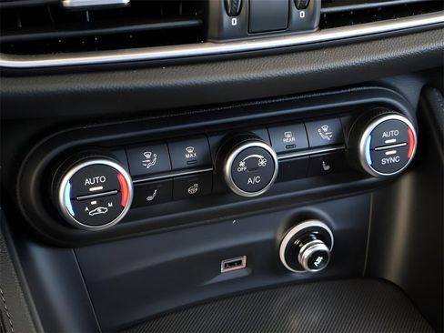 New 2025 Alfa Romeo Stelvio Sprint image 26