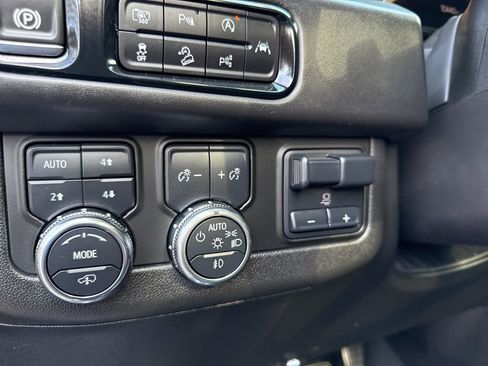 Used 2025 GMC Yukon AT4 Ultimate image 16