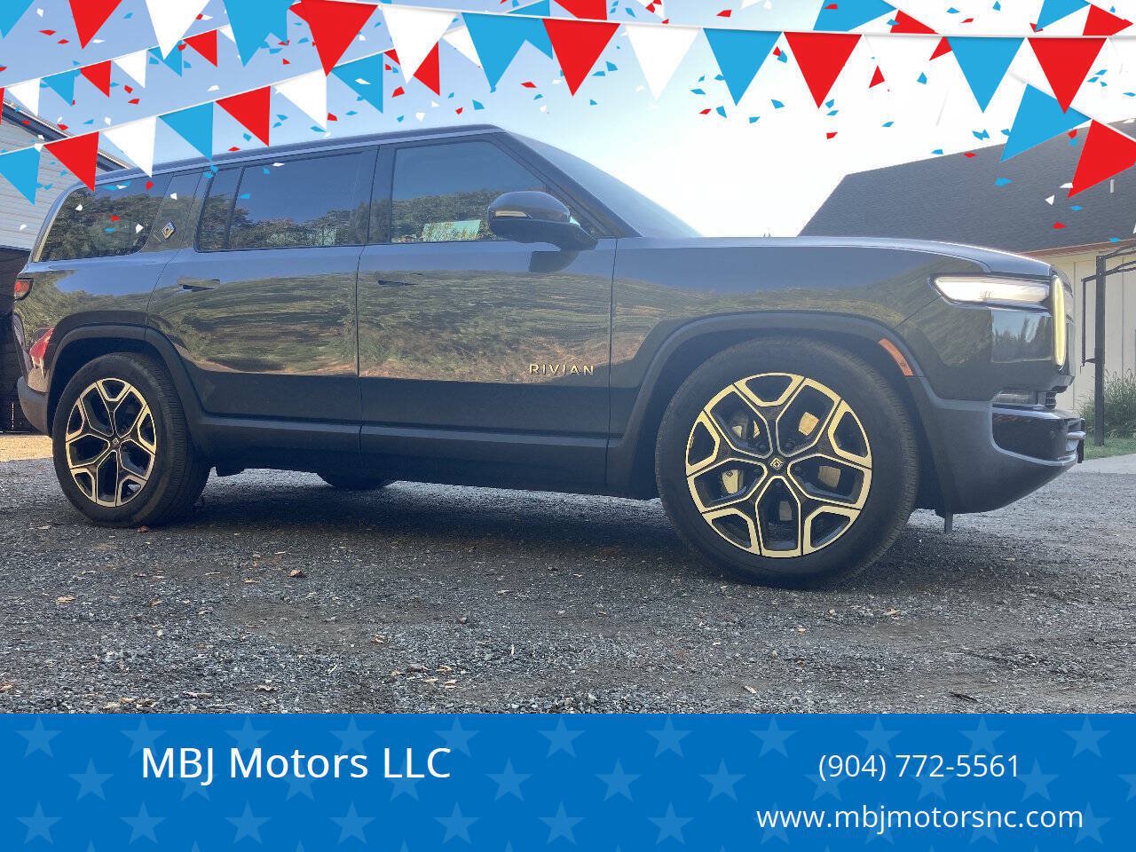 Used 2025 Rivian R1S Adventure Dual AWD/4WD image 1