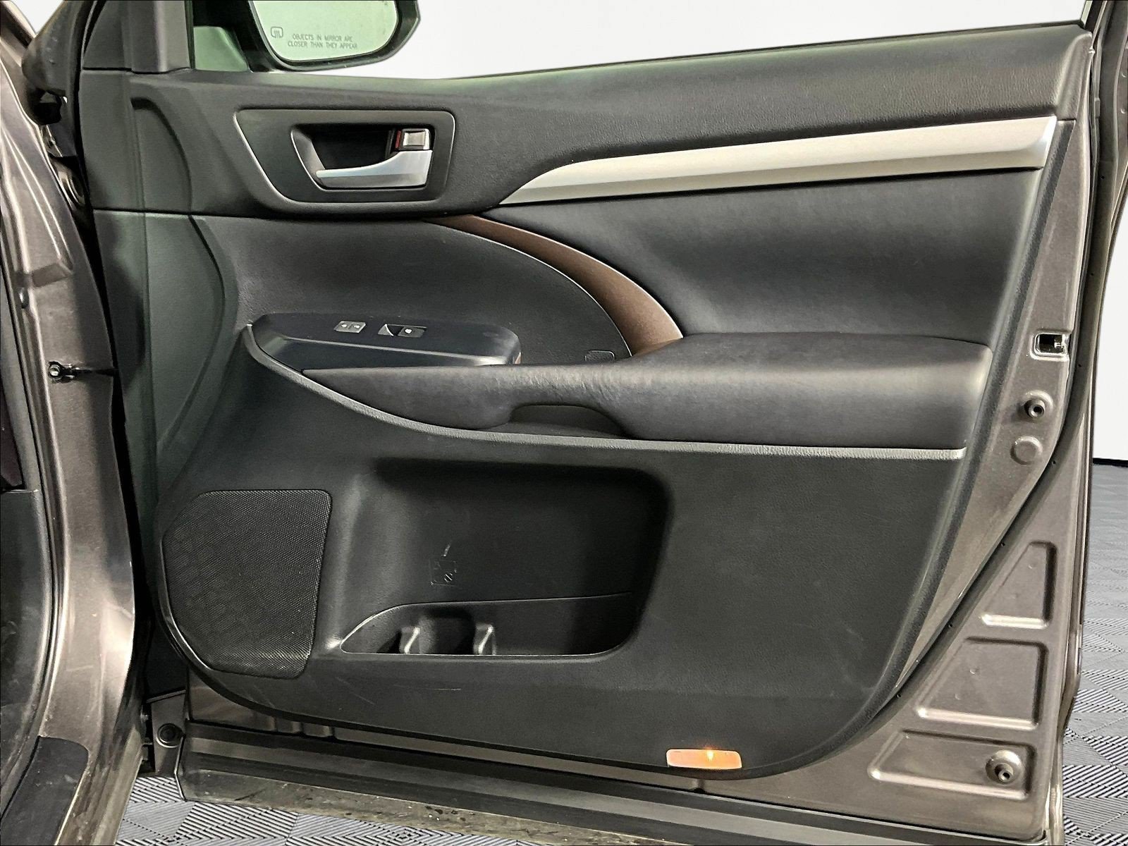 Used 2017 Toyota Highlander XLE AWD/4WD image 25