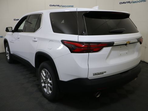 Used 2023 Chevrolet Traverse LS FWD image 10