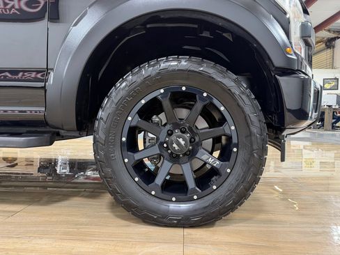 Used 2017 Ford F150 Lariat w/ Equipment Group 502A Luxury AWD/4WD image 4