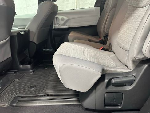 Used 2025 Toyota Sienna LE image 44