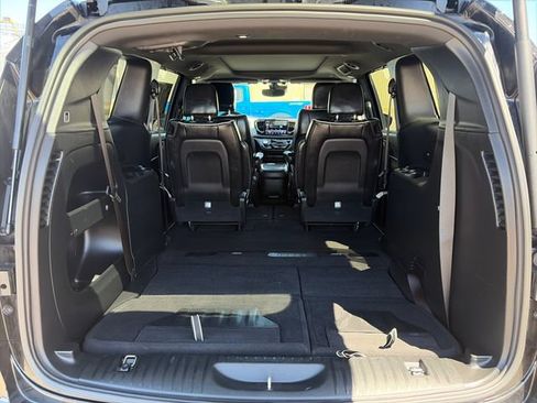 Used 2025 Chrysler Pacifica Limited FWD image 47