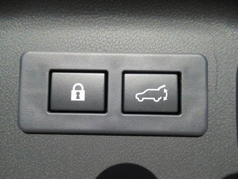 Used 2025 Subaru Forester Premium image 35