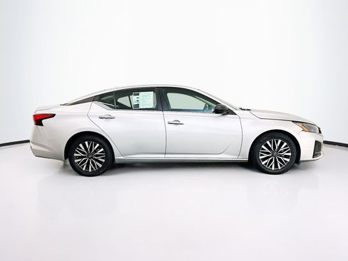 Used 2024 Nissan Altima 2.5 SV image 10