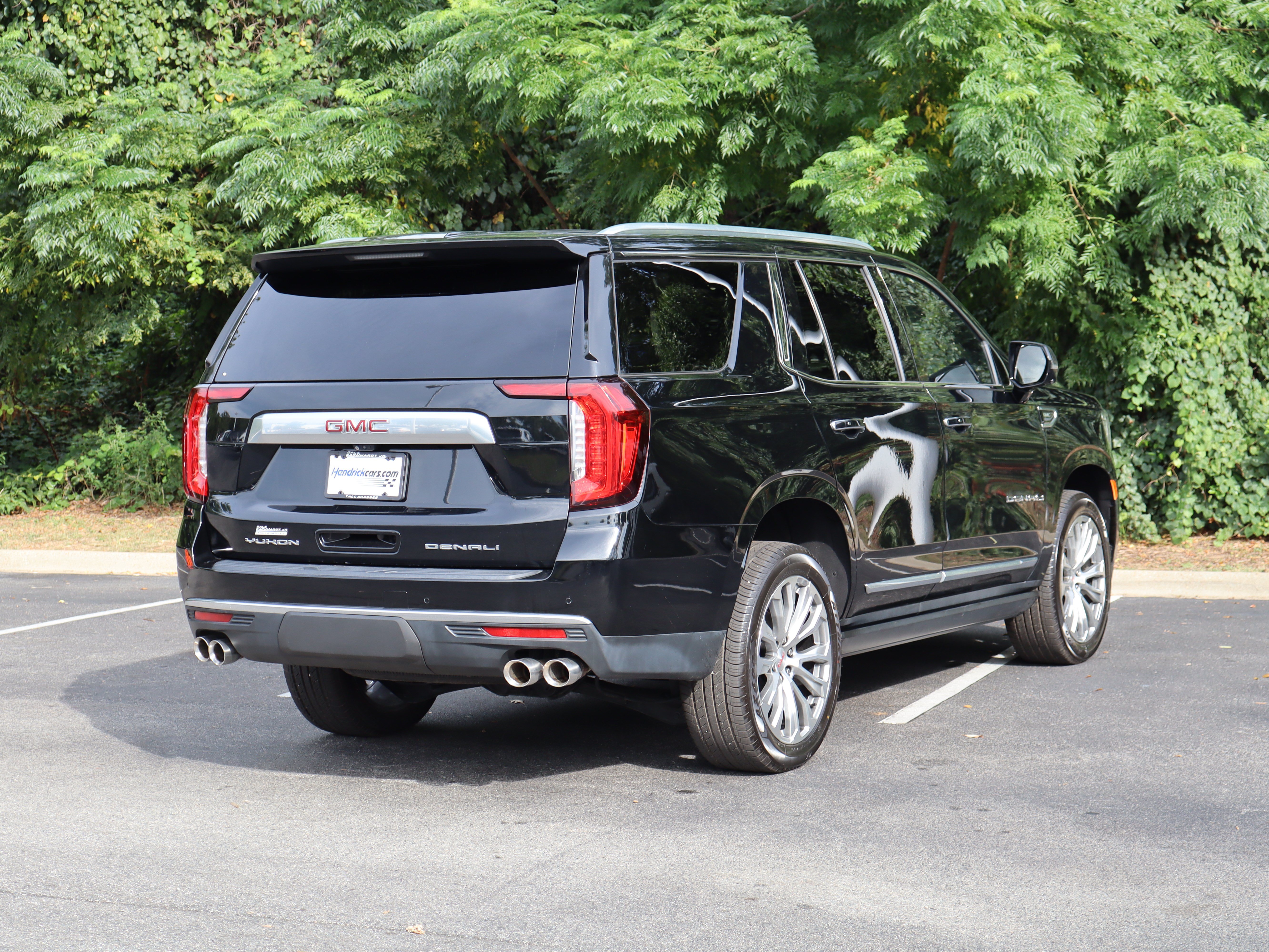 Used 2021 GMC Yukon Denali w/ Denali Premium Package RWD image 10