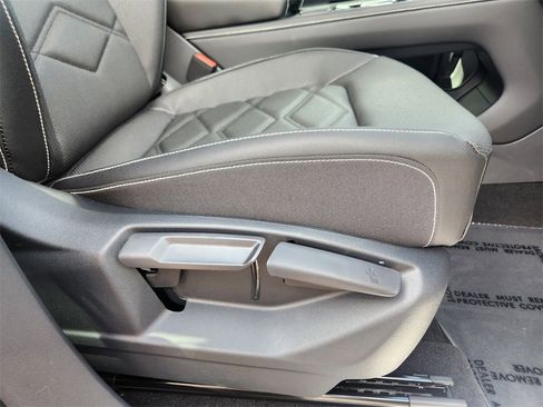 New 2025 Volkswagen Atlas SE image 16