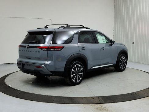 New 2026 Nissan Pathfinder Platinum image 7