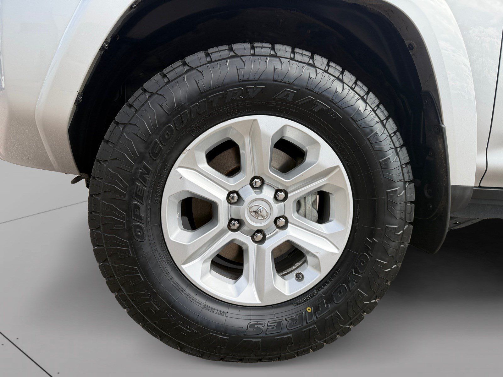 Used 2023 Toyota 4Runner SR5 Premium w/ Moonroof Package AWD/4WD image 9